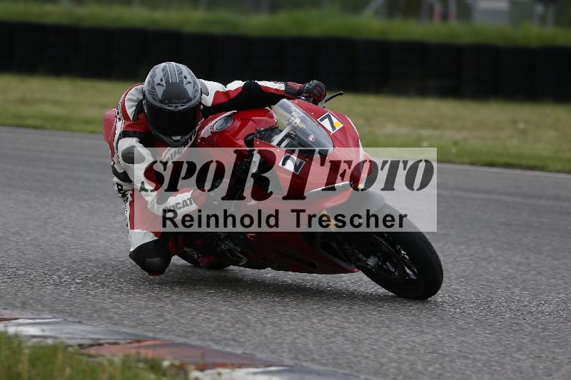 /Archiv-2025/10 23.04.2025 Cornu Master School ADR/rot-rouge/27